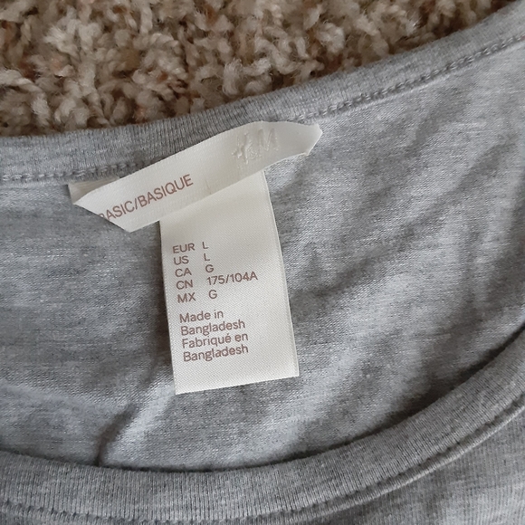 H&M basic tee - Picture 2 of 2